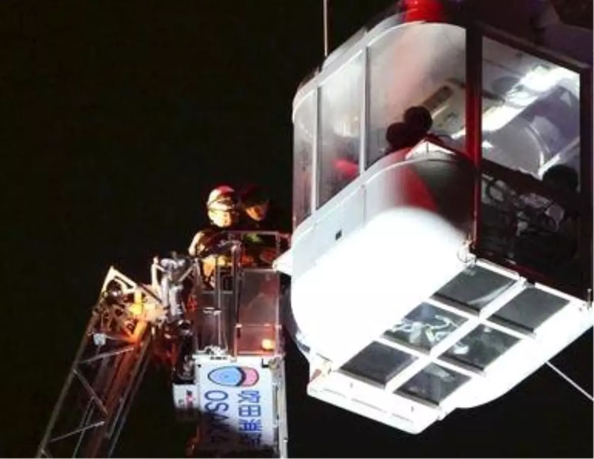 Japonya’da Yıldırım Dönme Dolabı Durdurdu: 20 Kişi 9 Saatte Kurtarıldı