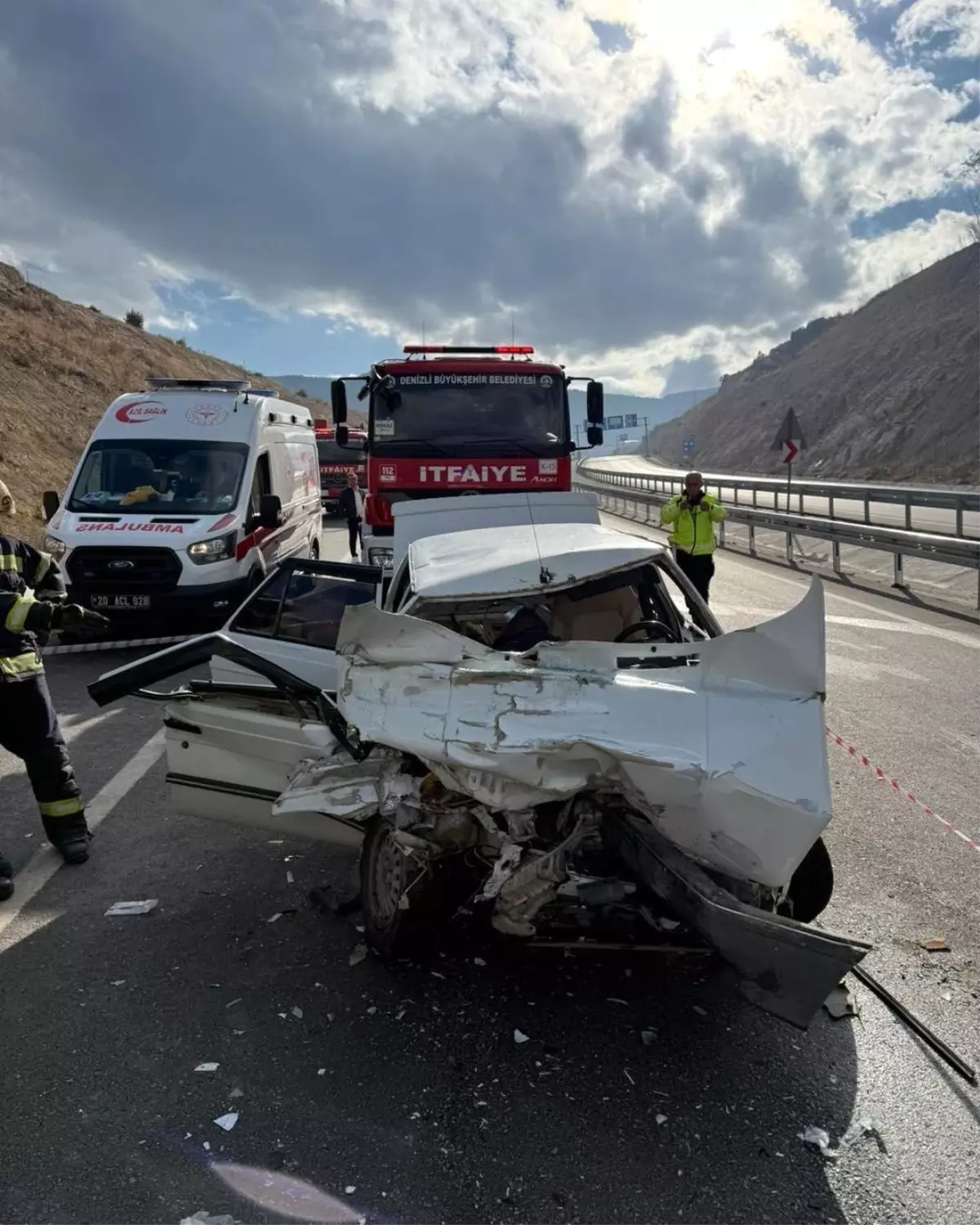 Denizli’de Şok Trafik Kazası: Eşi Hayatını Kaybetti, Sürücü Ağır Yaralı