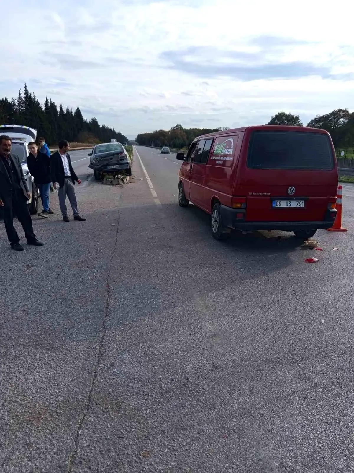 Karacabey’de U Dönüşü Yasak Bölgesinde Çarpışma: 2 Yaralı