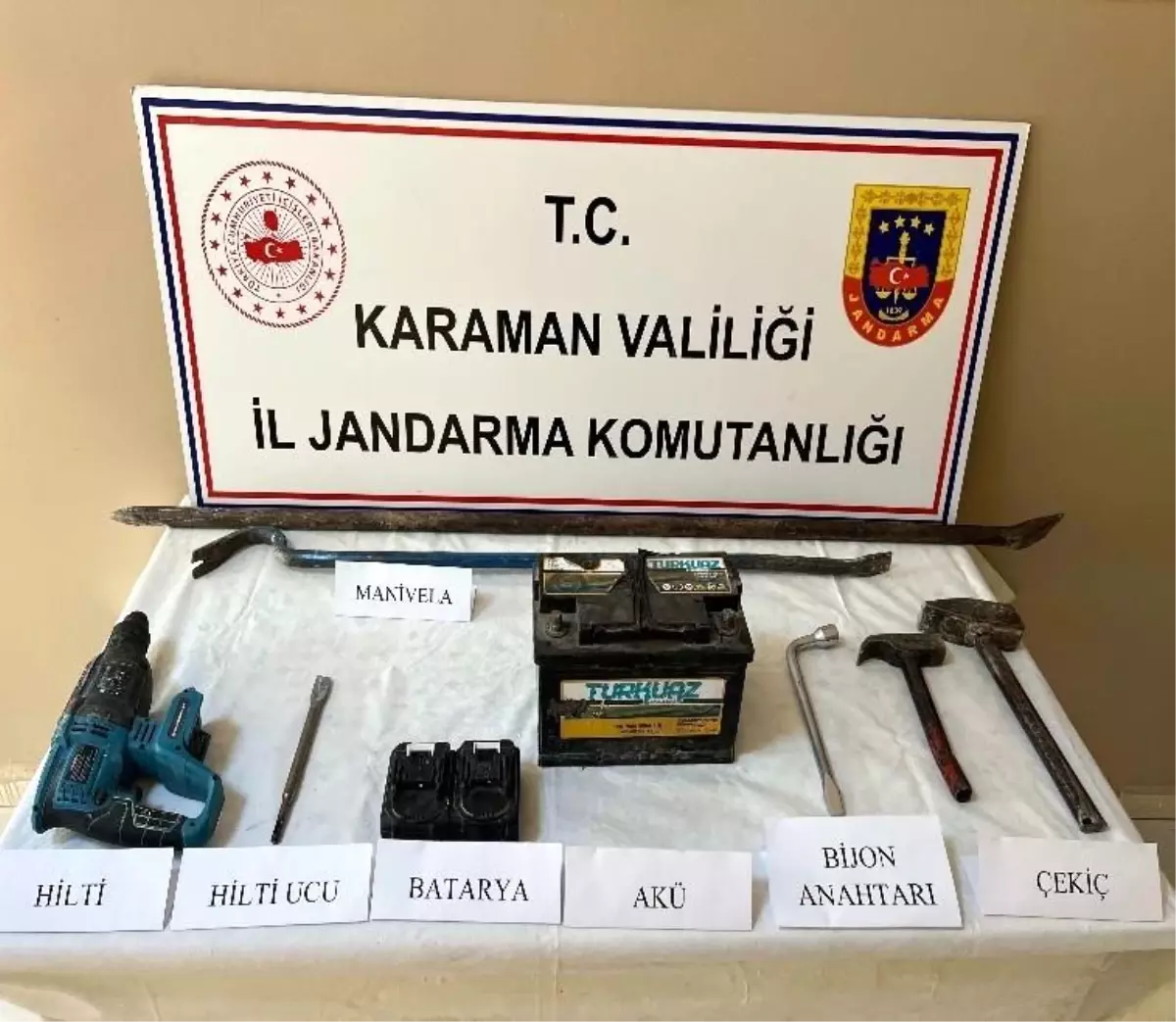 Karaman’da Jandarma Operasyonu: Tarihi Eser ve Uyuşturucu Madde Ele Geçirildi, 8 Kişi Tutuklandı