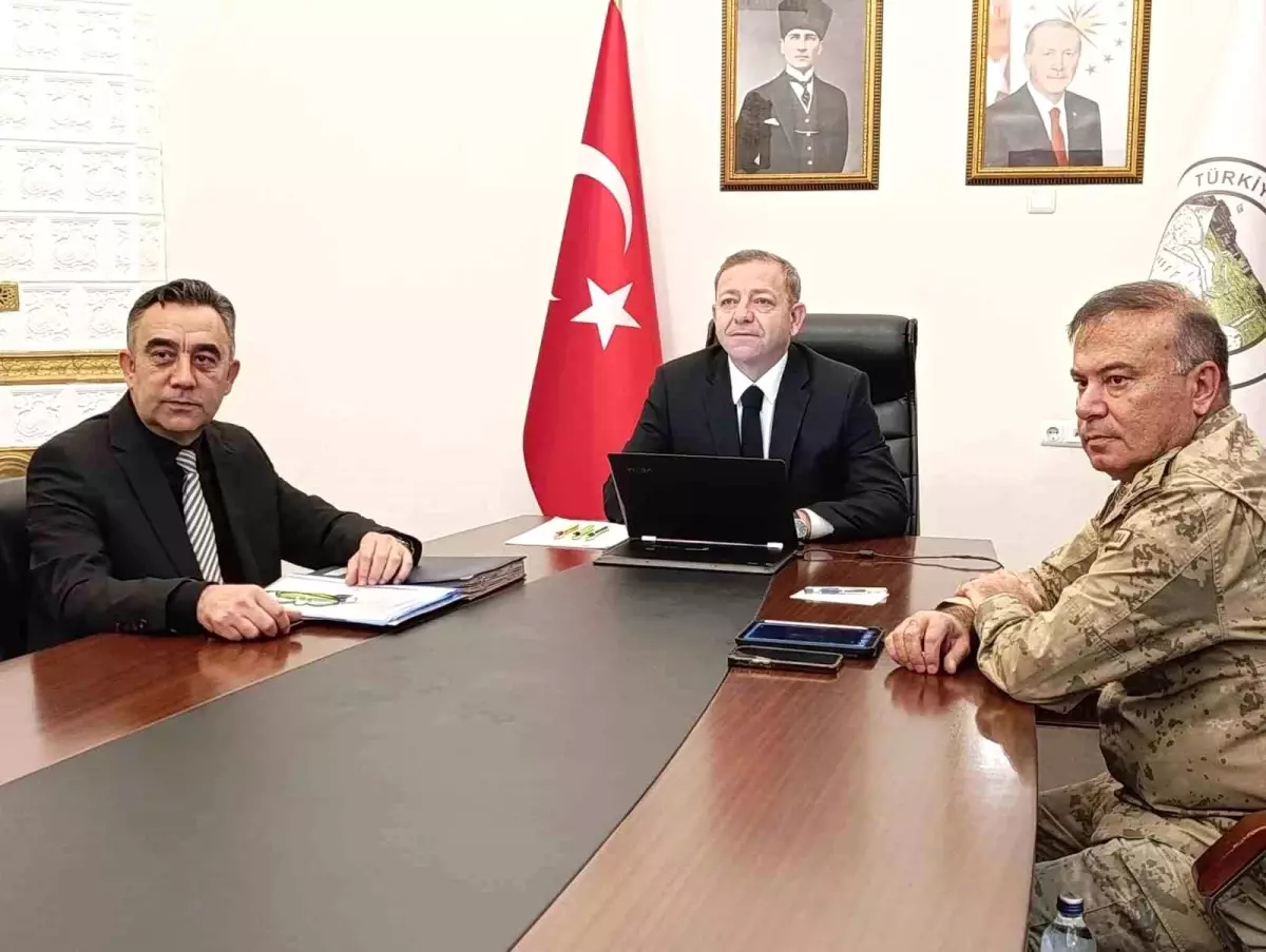 Kars’ta Asayiş Toplantısı: Vali Ziya Polat Güvenlik Verilerini Kamuoyuyla Paylaştı