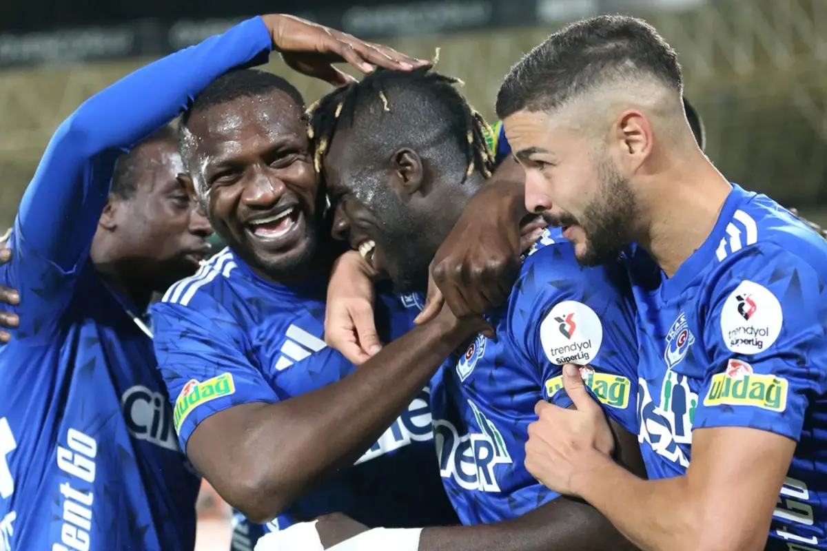 Kasımpaşa, 4 dakikada 2 golle geriden gelerek Alanyaspor’u mağlup etti