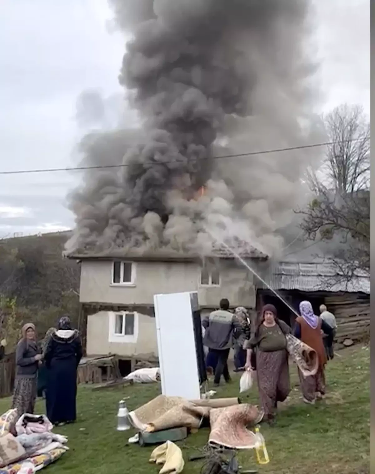 Kastamonu Taşköprü’de Çıkan Ev Yangını Hızlı Müdahale ile Söndürüldü