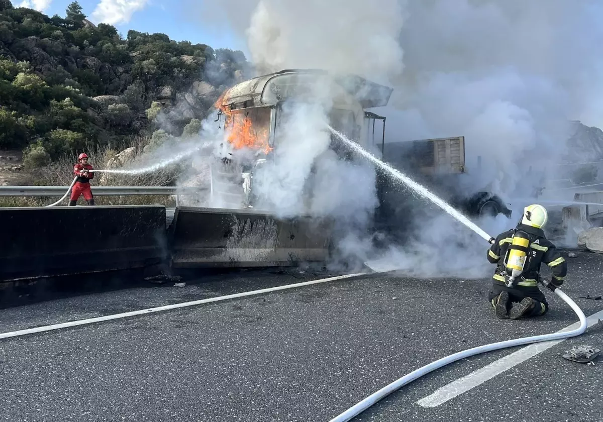 Aydın-Muğla Karayolunda Tır Yangını: Araç Kullanılmaz Hale Geldi