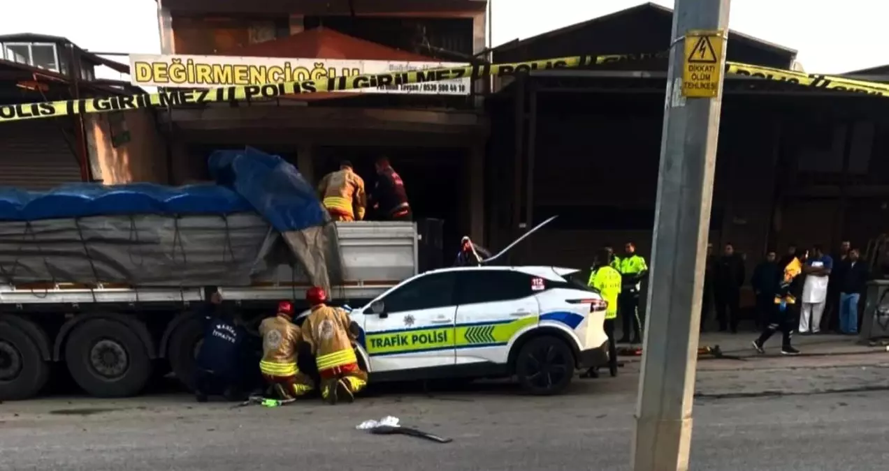 Kazada Yaralanan Kadın Polis Memuru da Şehit Oldu: Manisa Alaşehir’de Üzücü Trafik Felaketi
