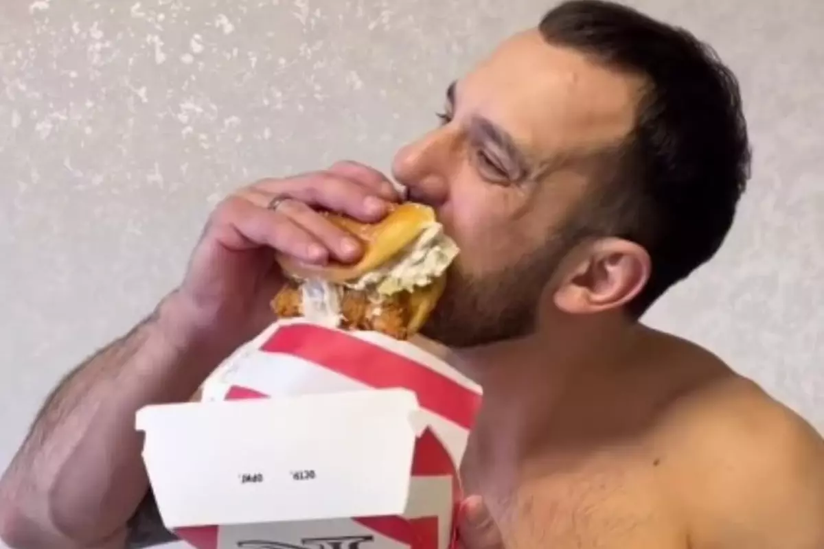 Kilo Alma Deneyi Yapan Influencer Uyuşturucu Gibi Fast Food’un Pençesinde Hayatını Kaybetti