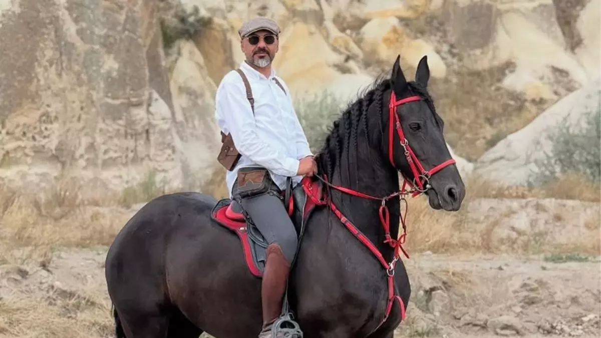 Atıyla Gezinti Yapan Adam Elektrik Direğine Çarptı