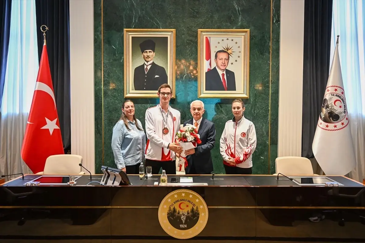 Vali Turan, Başarılı Sporcularla Buluştu