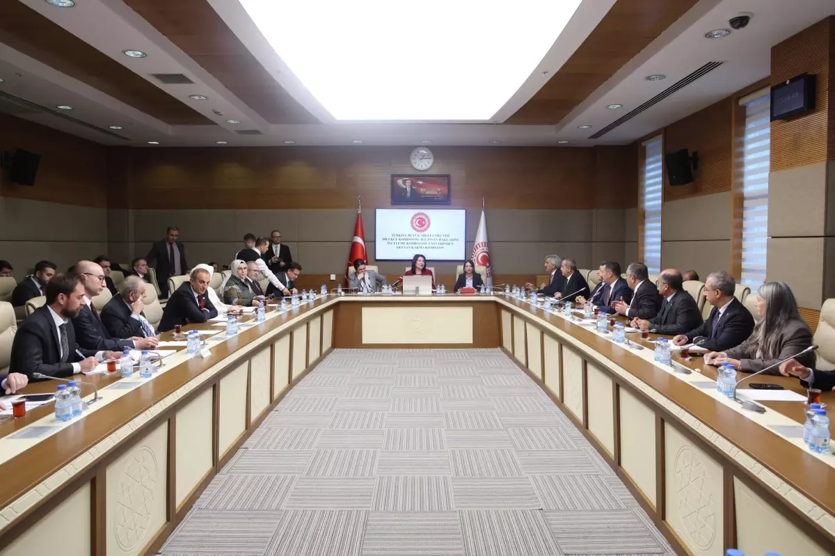 TBMM’de İmralı Ziyareti Tartışması: Tanrıkulu ve Sarıçam Arasındaki Sert Çekişme