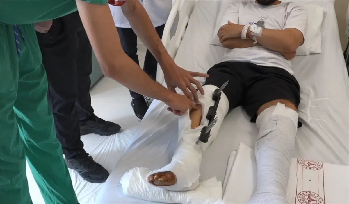 Kütahya’da 15 Saat Süren Zorlu Mikrocerrahi Operasyonu Genç Hastanın Bacağını Kurtardı