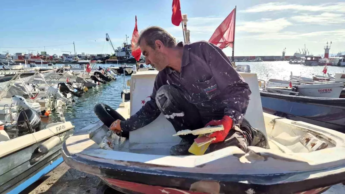 Süleymanpaşa’da Lodos Balıkçılığı Durdurdu, Liman Tüm Gemi Trafiğine Şahit Oluyor