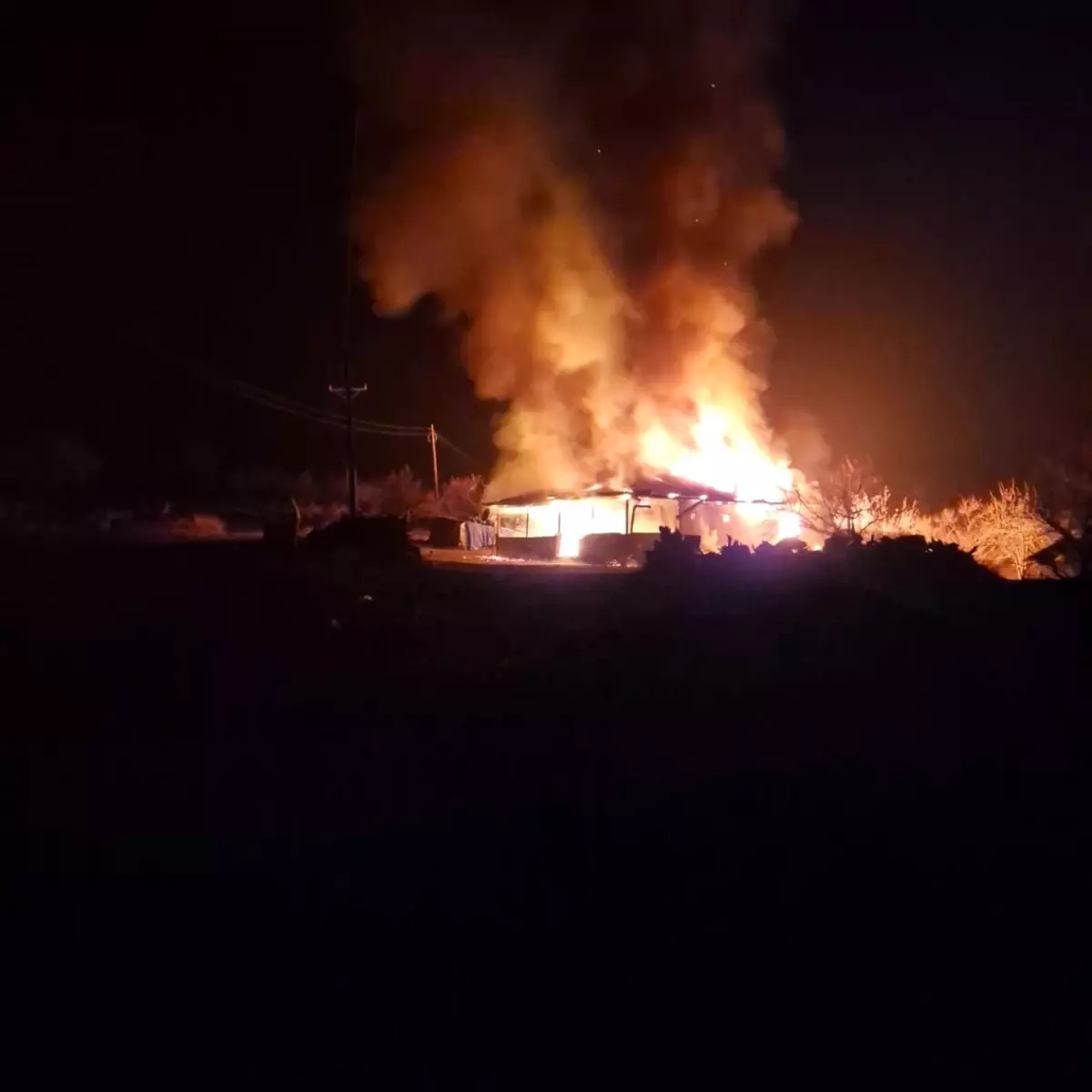 Malatya’da Devasa Ev Yangını: Tüm Ev Kullanılamaz Hale Geldi