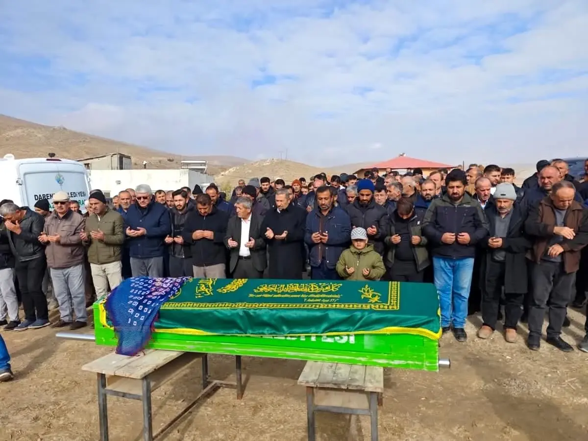 Darende’de Kaybolan 75 Yaşındaki Zeynep Turgut Sessiz Bir Defin Töreniyle Son Yolculuğuna Uğurlandı