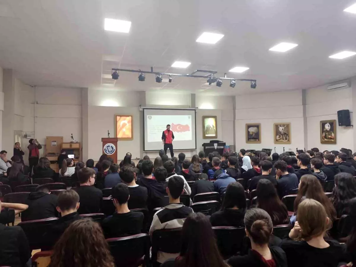 Manisa’da Okullarda Narkotik ve Terör Bilinçlendirme Çalışması: 700 Kişi Eğitim Aldı