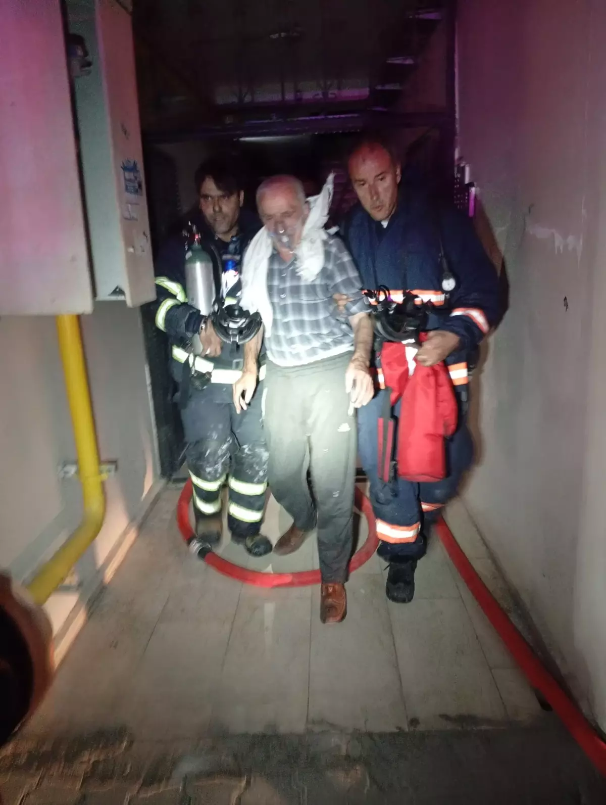 Mardin’de Apartman Yangını: 2 Kişi Dumandan Etkilendi