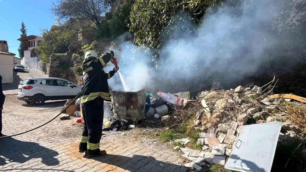 Menteşe’de Çöp Konteynerinde Yangın Çıktı