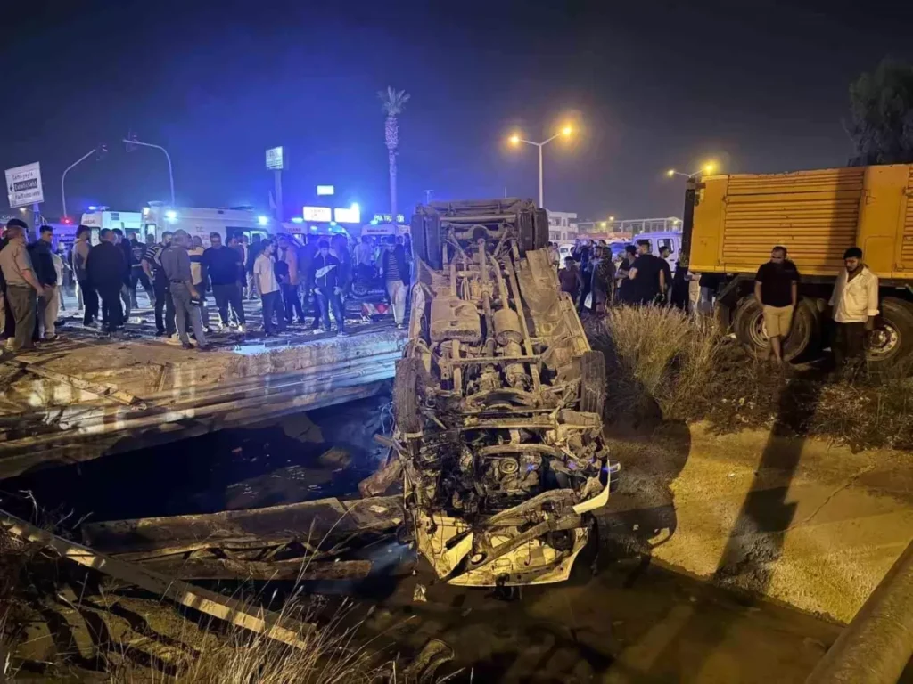 Tarsus’ta Otomobil‑Minibüs Çarpışması: 10 Kişi Yaralı