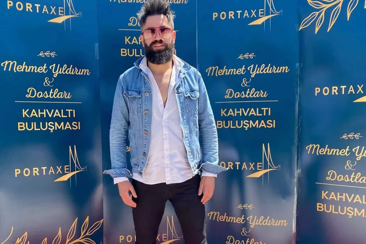 Moda dünyasının parlayan yıldızı Emrullah Köroğlu’ndan Işın Karaca’ya özel tasarım