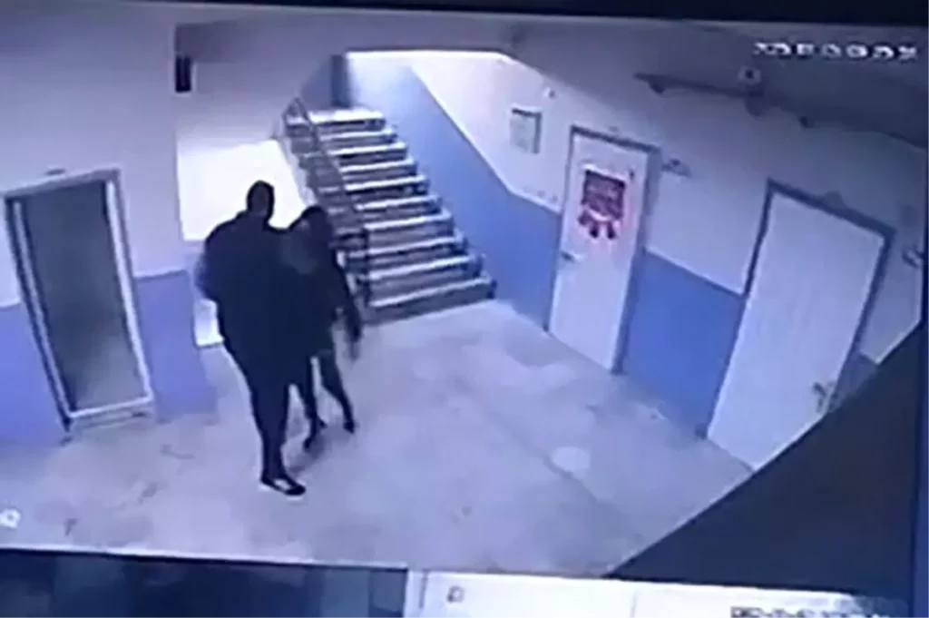Okul Müdürü Otizmli Öğrenciyi Merdivenden İtti: Turgutlu’da Şok Eden Olay Kameraya Yansıdı
