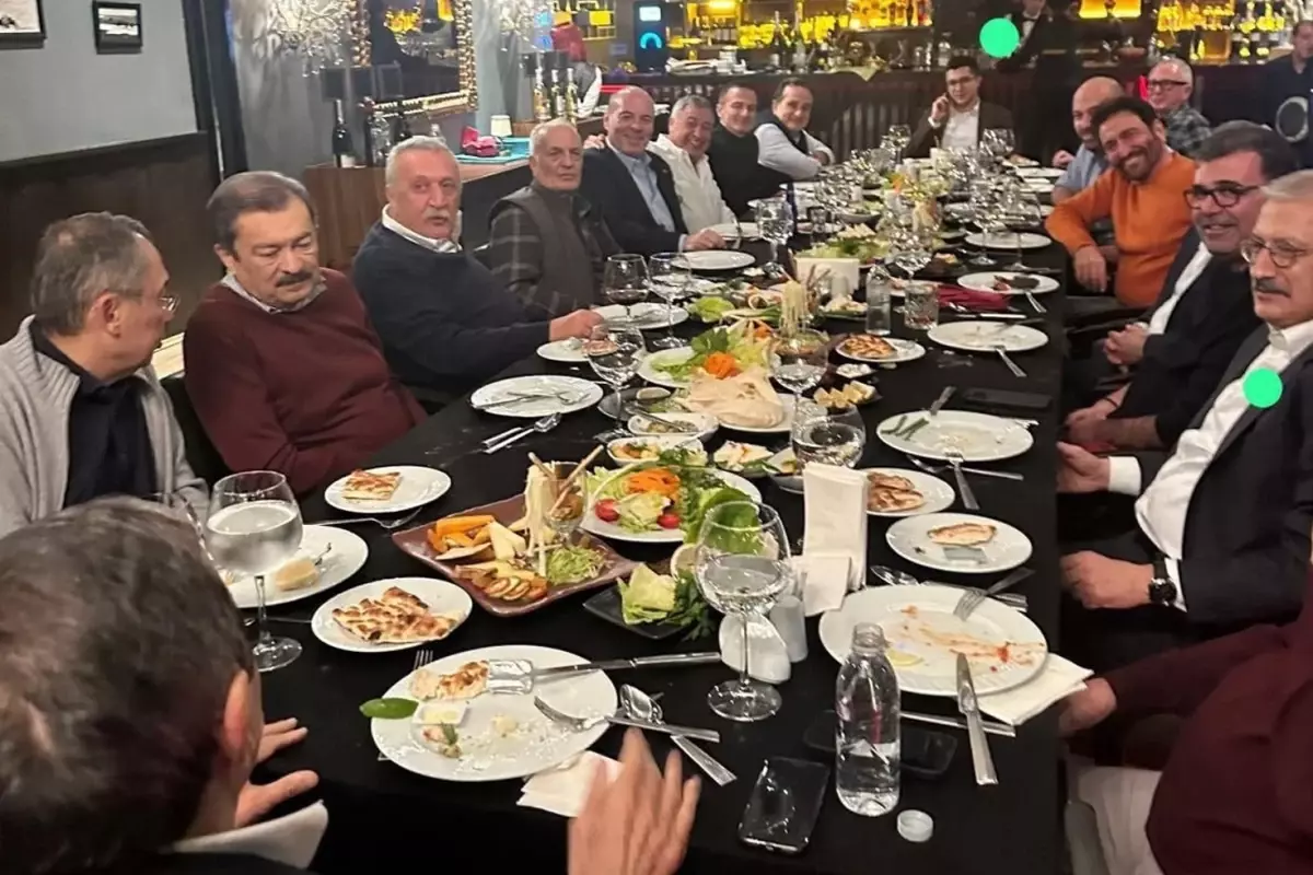 Olay Yaratan Fotoğraf Karesi Sonrası Mehmet Ağar Sessizliğini Bozdu