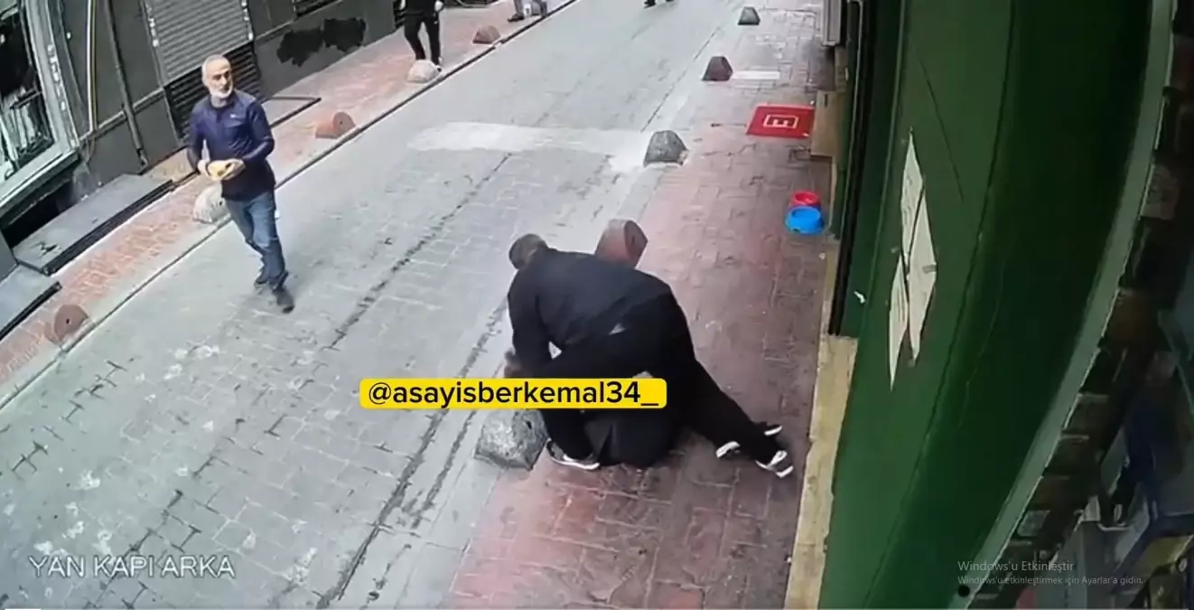 Öldüresiye dövdü, sonra polis merkezine gidip teslim oldu