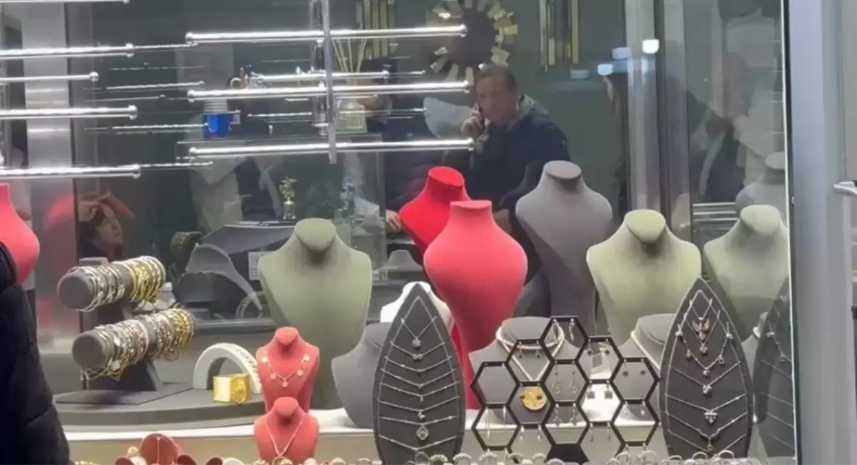 Fatsa’da Kasklı Tabancalı Soyguncu 5 Kilo Altını Çaldı