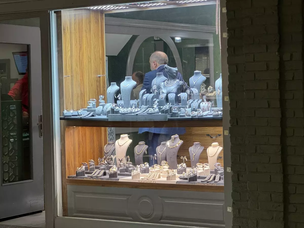 Kuyumcudan 2 Milyonluk Hırsızlık: Müşteri Kılığına Giren Şüpheli Dalgınlığı Faydalandı