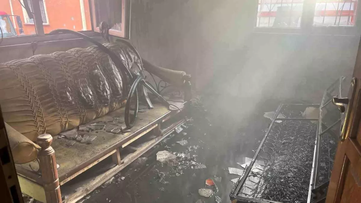 Ünye’de Metruk Evde Yangın Çıktı