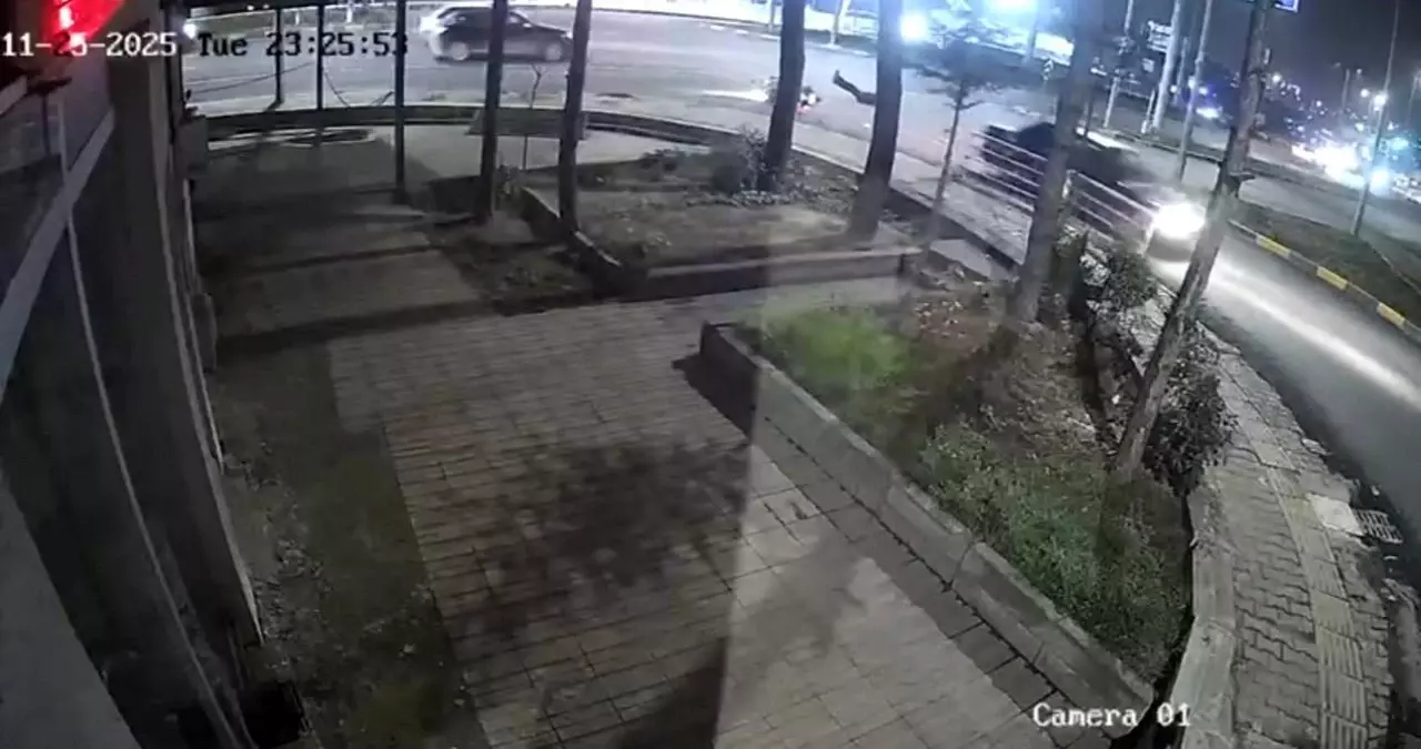 Kamera Görüntüsünde Otomobille Motosiklet Çarpışması: Karabük’te Şok Eden Kaza