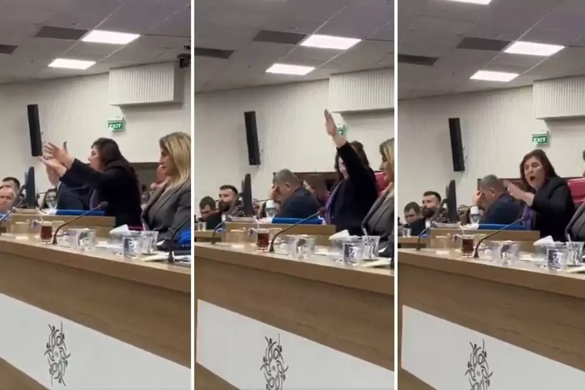 Özlem Çerçioğlu’nun Küplere Bindiği An! Masaya Vura Vura Konuştu