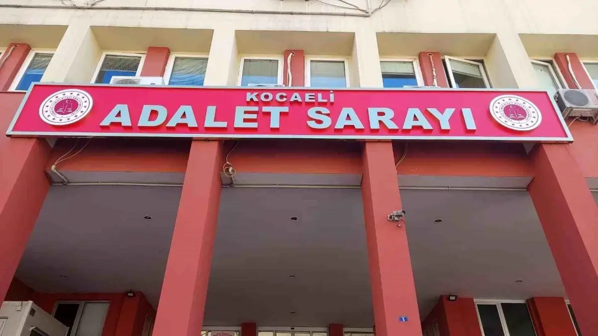 Kocaeli’de Park Yeri Kavgası: Falçata ile Yaralama