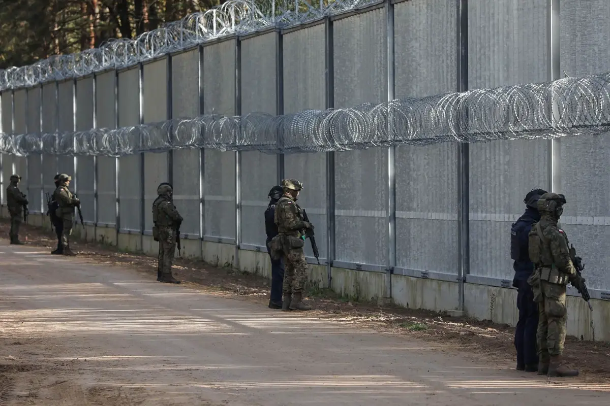 Polonya, Belarus Sınırına İkinci Bariyeri İnşa Ediyor