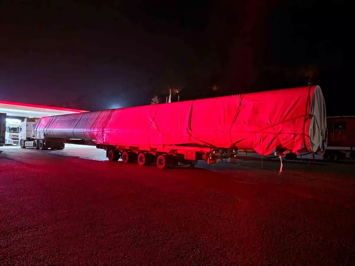 Adana Pozantı’da Tır ve Otomobil Çarpıştı: Sürücü Hayatını Kaybetti