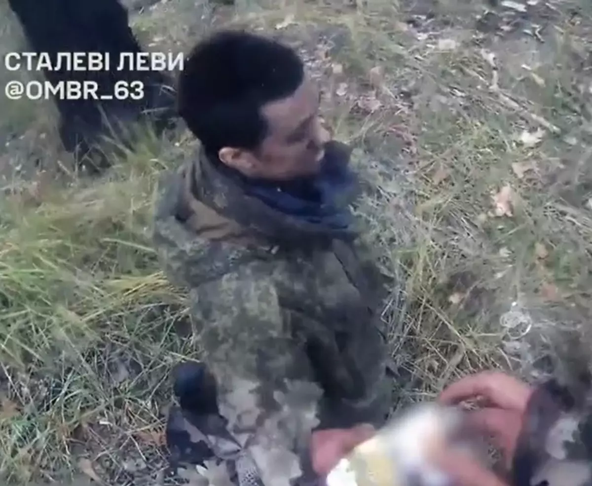 Putin’i Çıldırttığı İddia Edilen Görüntü: Amerikalı Gönüllü, Serebriyanski Ormanı’nda Dört Rus Askerini Esir Aldı