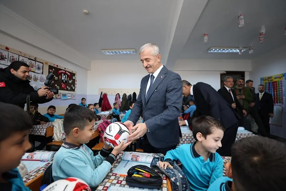 Şahinbey Belediyesi’nden Temizlikte Ödül: Öğrenciler Spor Toplarıyla Buluştu