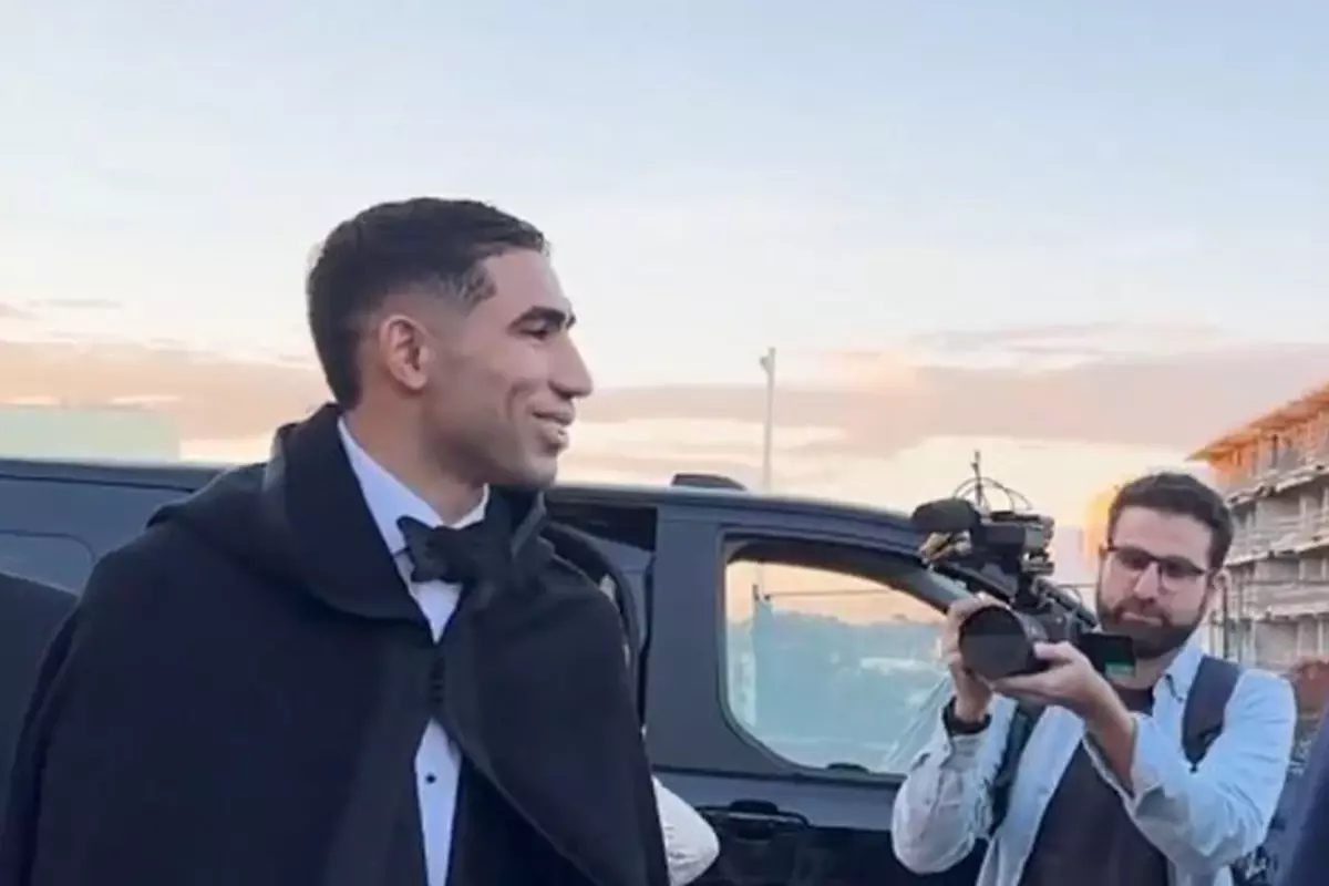 Sakatlığı Nedeniyle Yürüyemeyen Hakimi’nin Çözümü: Scooter’la Sahneye Dönüş