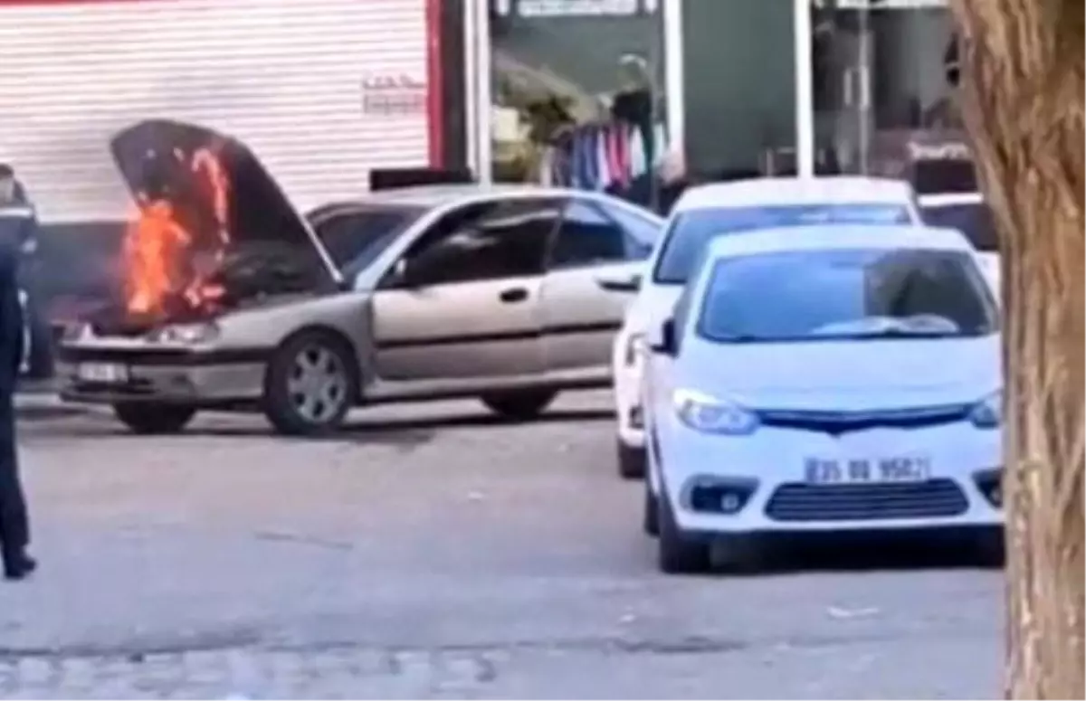 Viranşehir’de Araç Yangını Paniğe Neden Oldu
