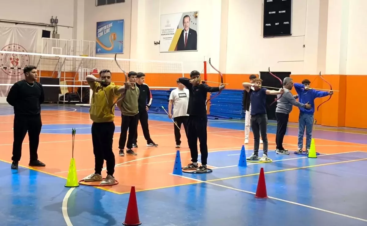 Sarıgöl’de Geleneksel Türk Okçuluğu Kursu Coşkuyla Başladı