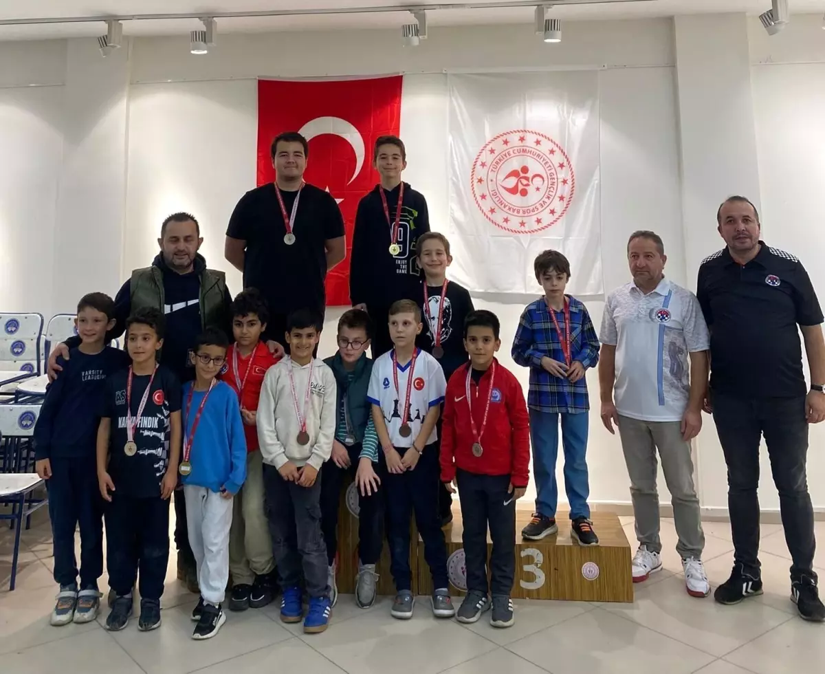 Düzce’de 10 Kasım Atatürk’ü Anma Satranç Turnuvası Coşkuyla Gerçekleşti