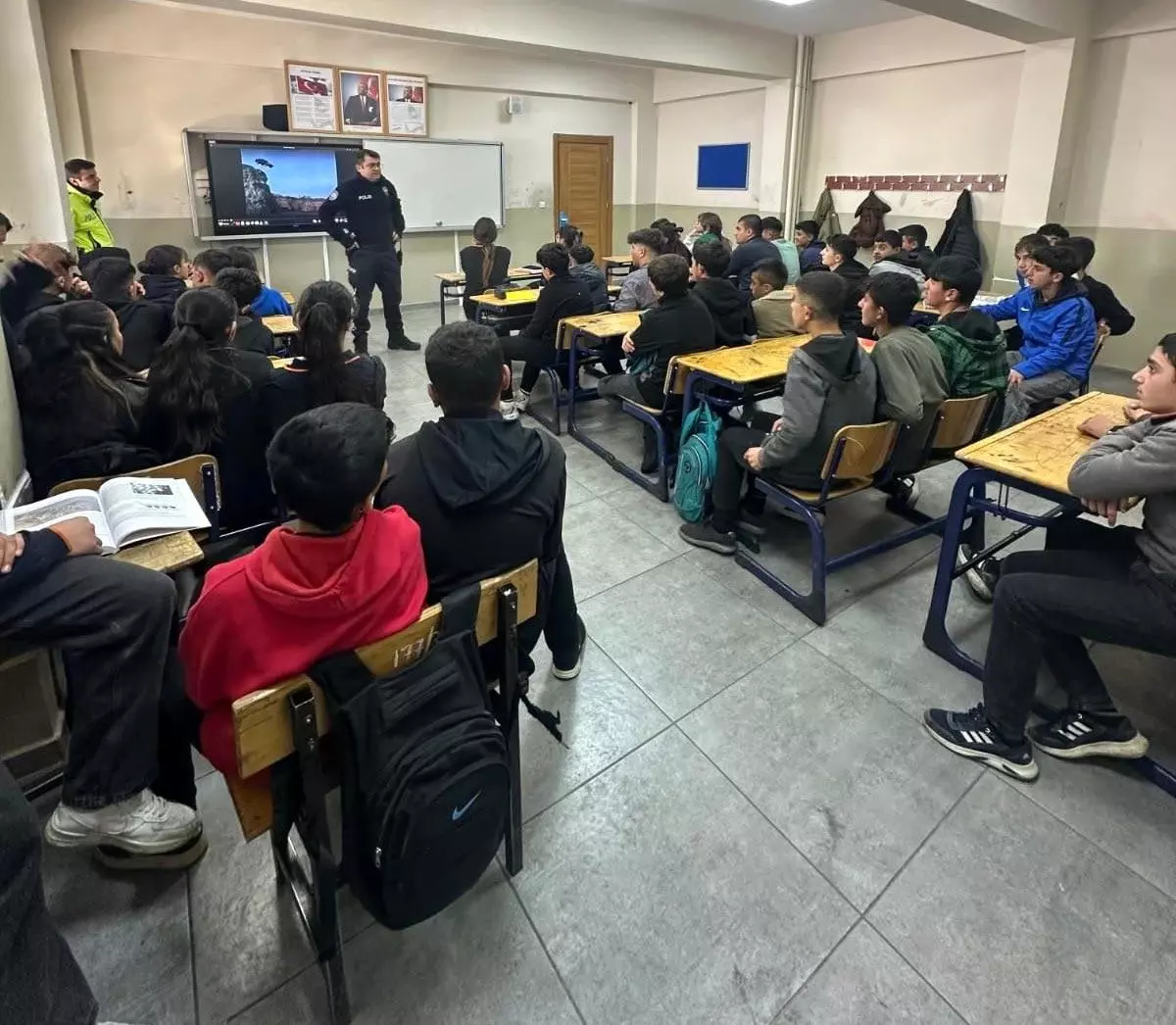 Selim’de 65 öğrenciye “Trafik Dedektifleri” eğitimi