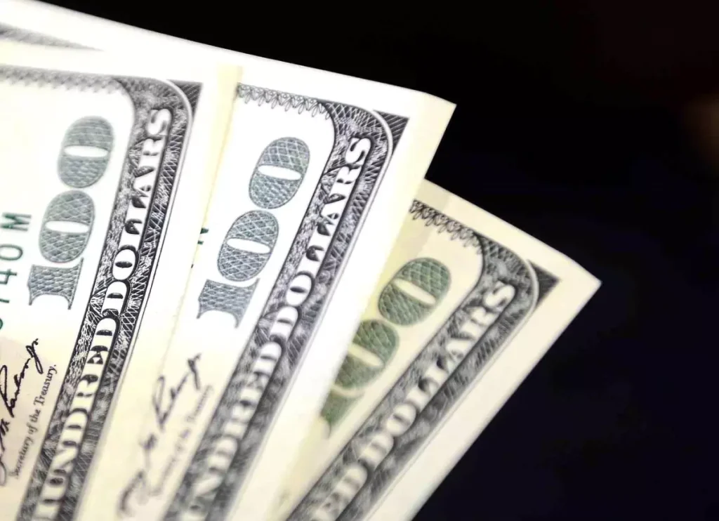 Dolar ve Euro Günün İlk Fiyatları ile Piyasada