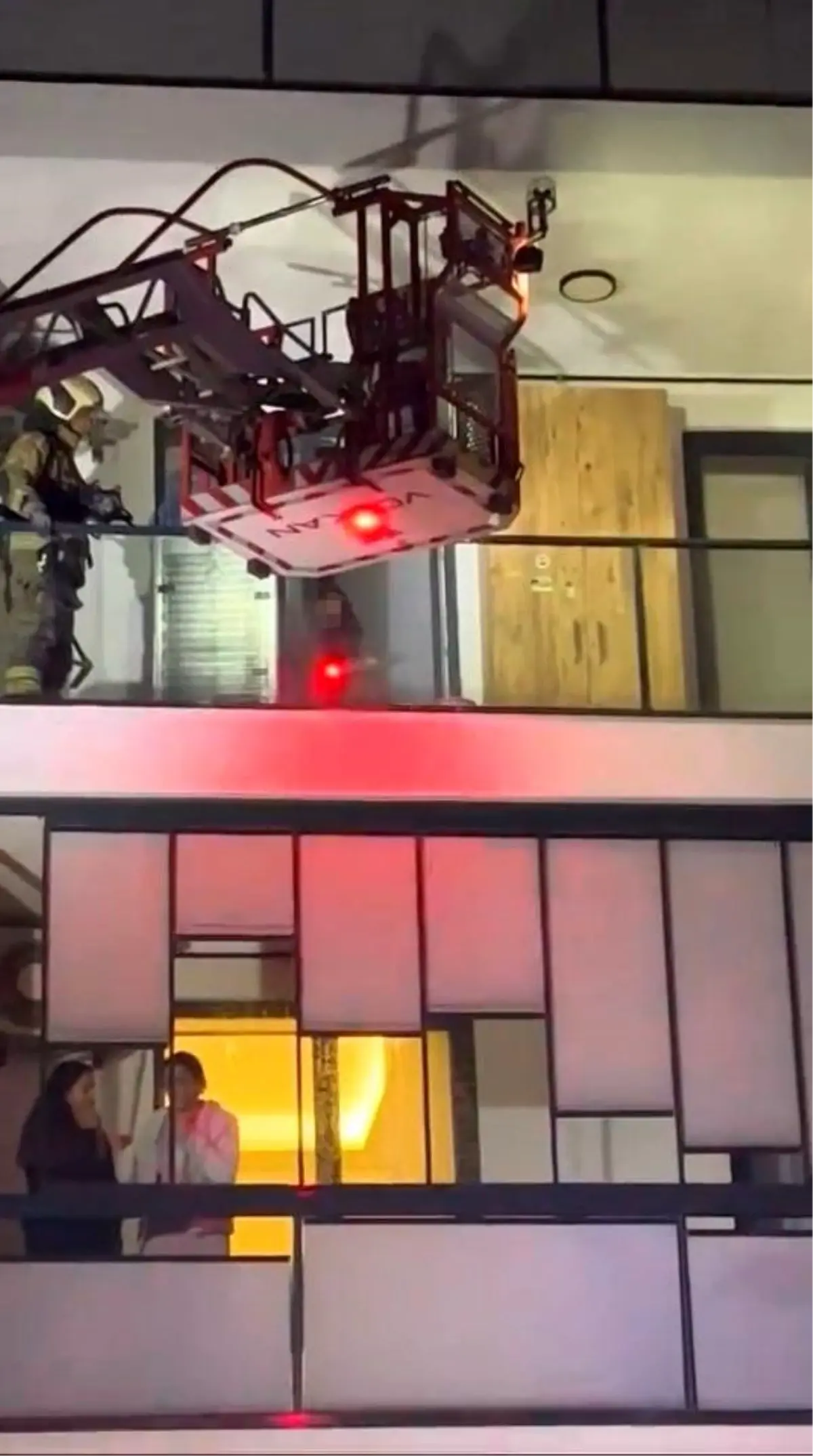 Bursa’da Kriz: Kadın Dairesini Ateşe Vermek İstedi