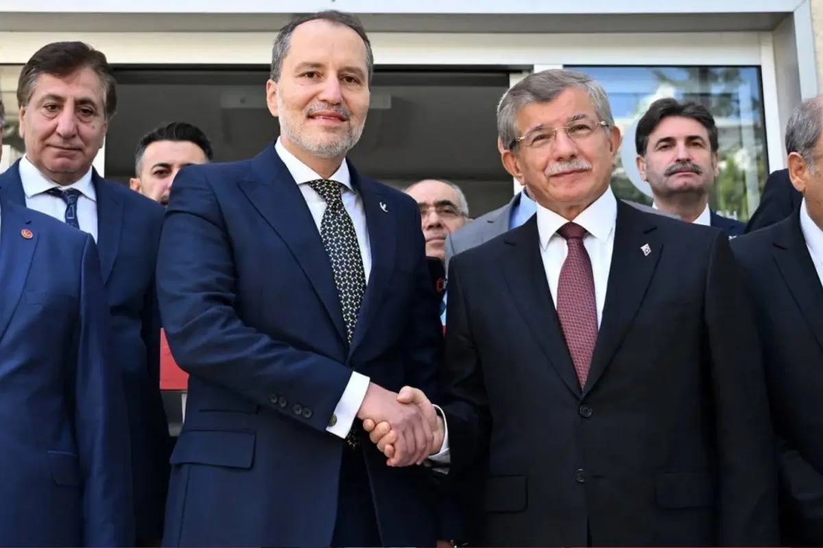 Siyaset kulislerini sarsacak haber! İki parti birleşmek için görüşmelere başladı