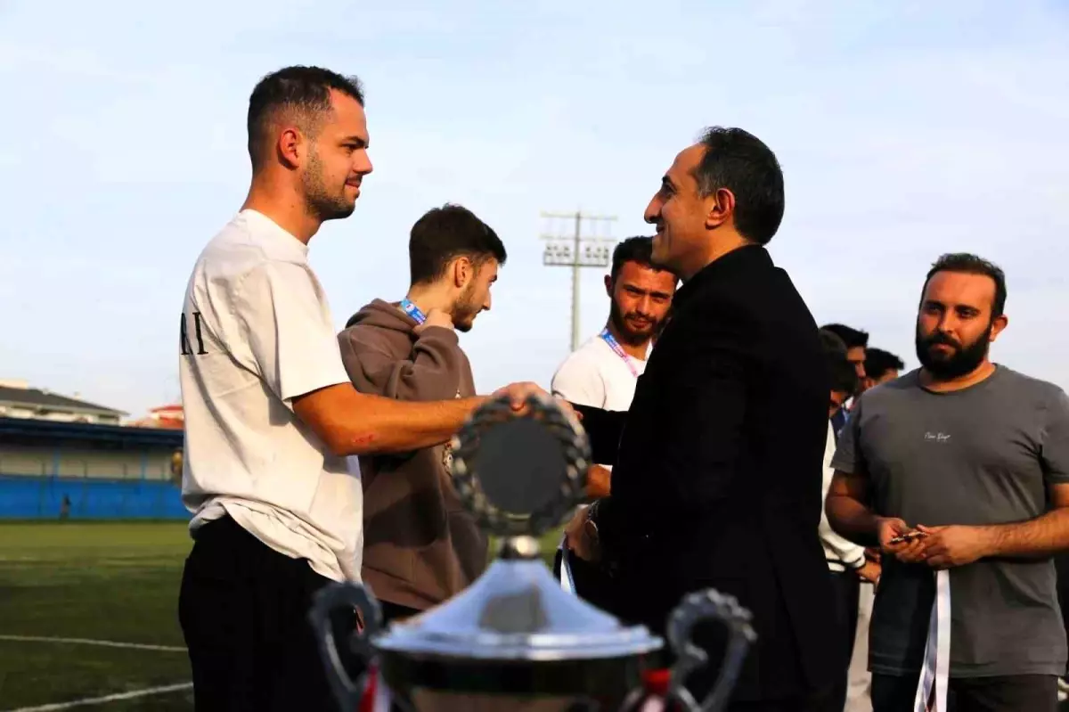 ÜNİLİG Futbol Şampiyonası Ödülleri Dağıtıldı