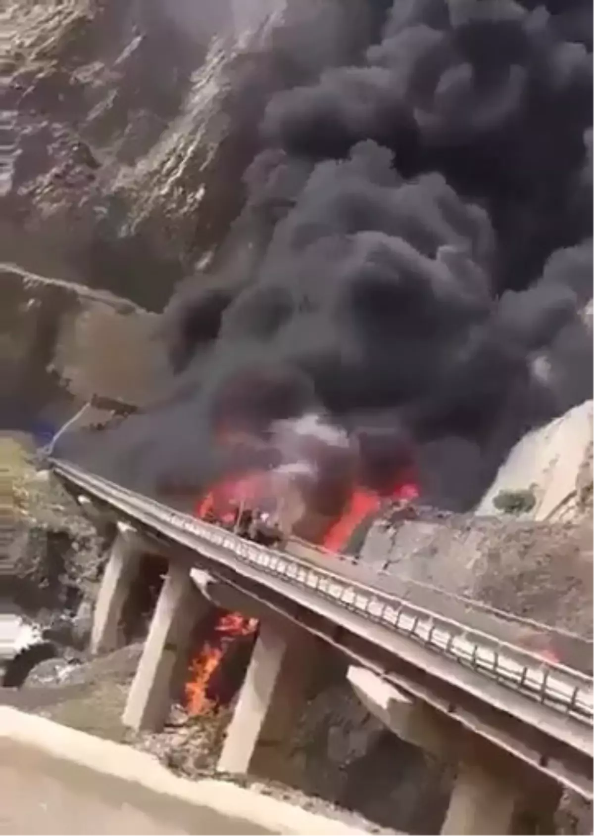 Medine’de Umre Dönüşü Otobüs Kazası: 45 Kişi Hayatını Kaybetti