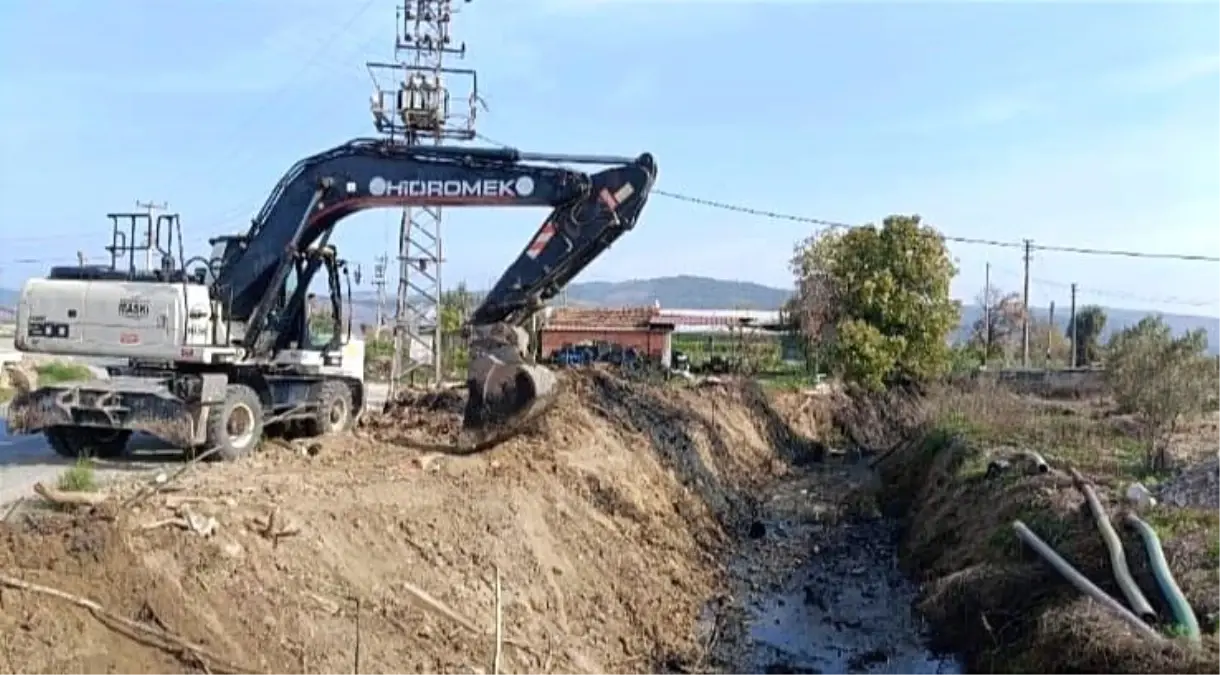 MASKİ, Taşkınları Önlemek İçin Dere Temizliğine Devam Ediyor