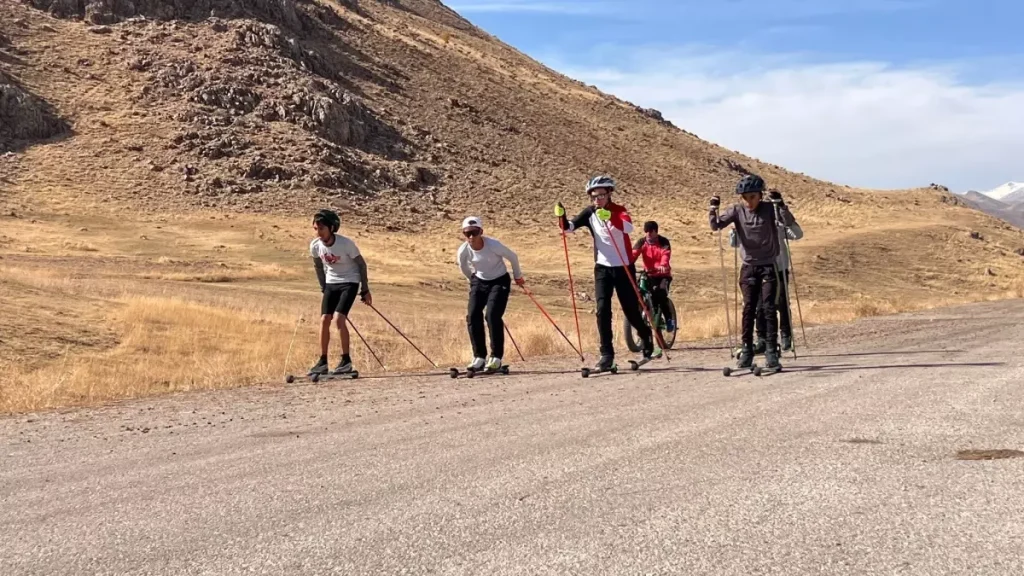 Yüksekova’da Tekerlekli Kayak Takımı Şampiyona Hazırlıkları