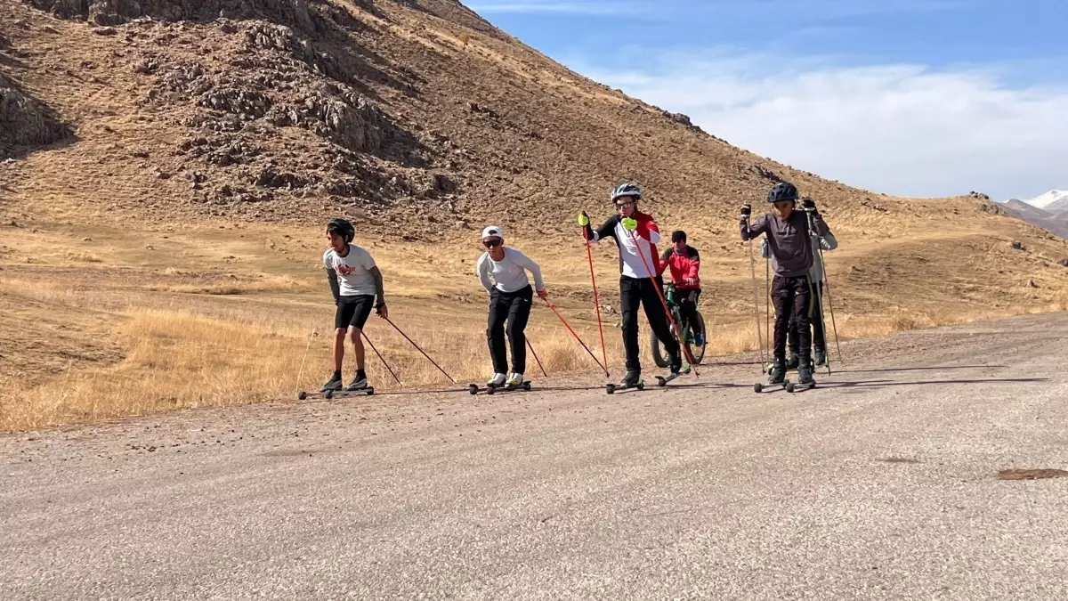 Yüksekova’da Tekerlekli Kayak Takımı Şampiyona Hazırlıkları