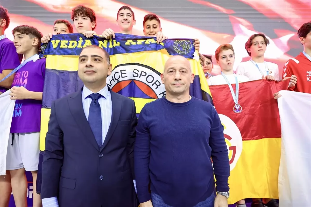 Vedia Nil Apak Anısına Yüzme Finali Başladı