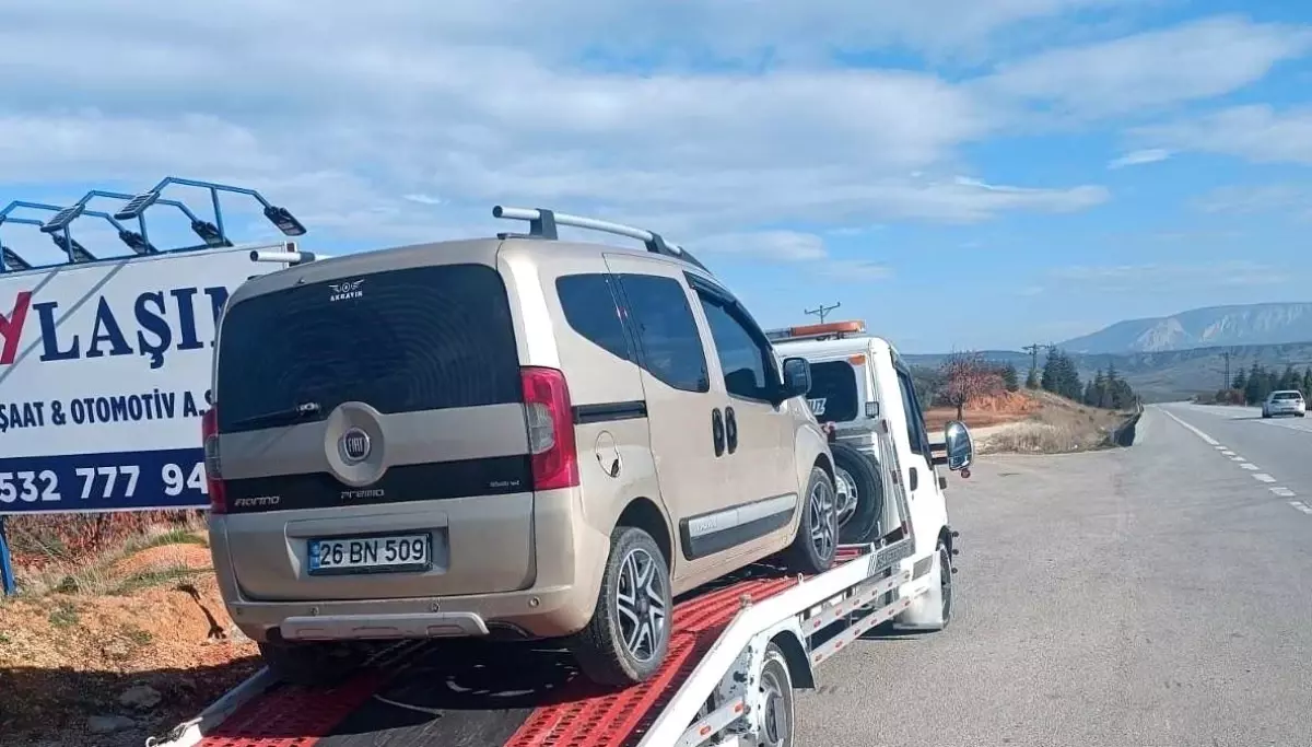 Bilecik’te Jandarma Trafik Kontrolü: Yakalamalı Araç Otoparka Çekildi
